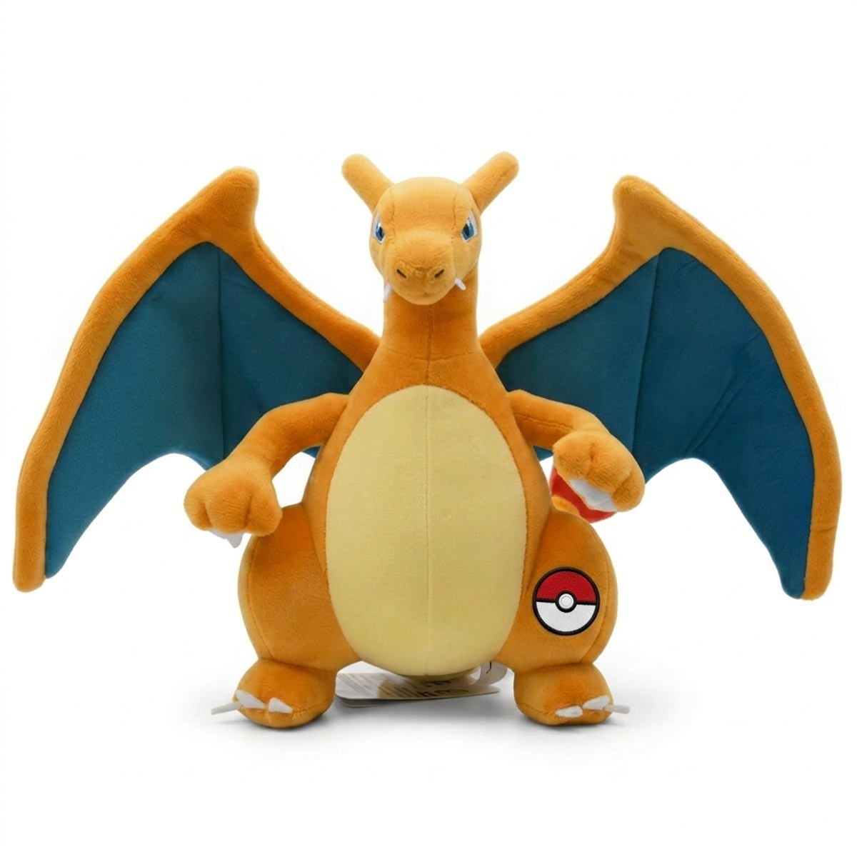 Peluche Dracaufeu avec badge prouvant l'authenticité du produit.