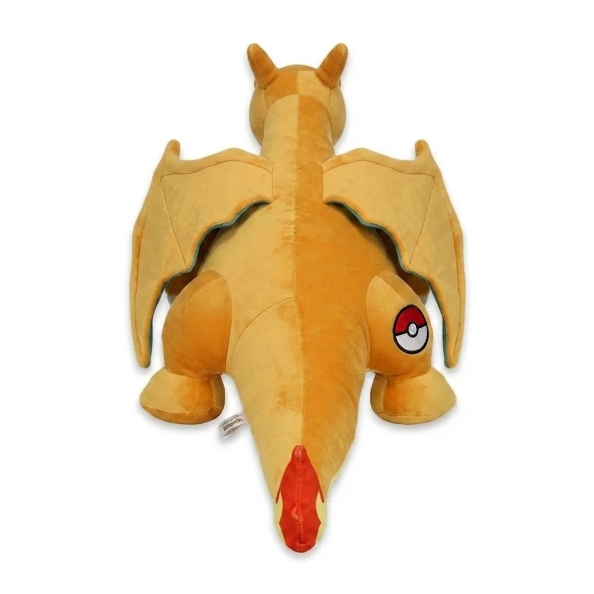 Peluche Dracaufeu avec badge prouvant l'authenticité du produit.