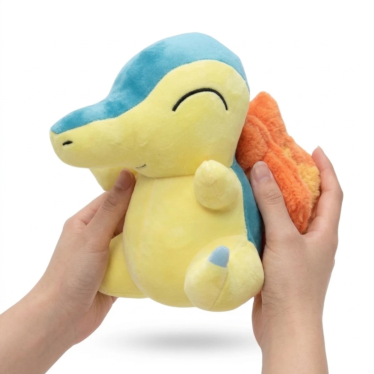 Peluche Héricendre tenue dans les mains