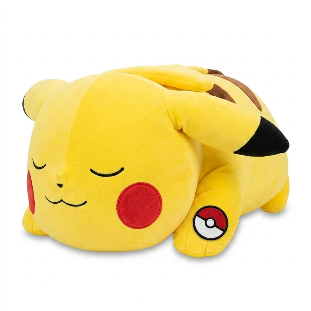 Peluche Pikachu avec badge prouvant l'authenticité du produit.