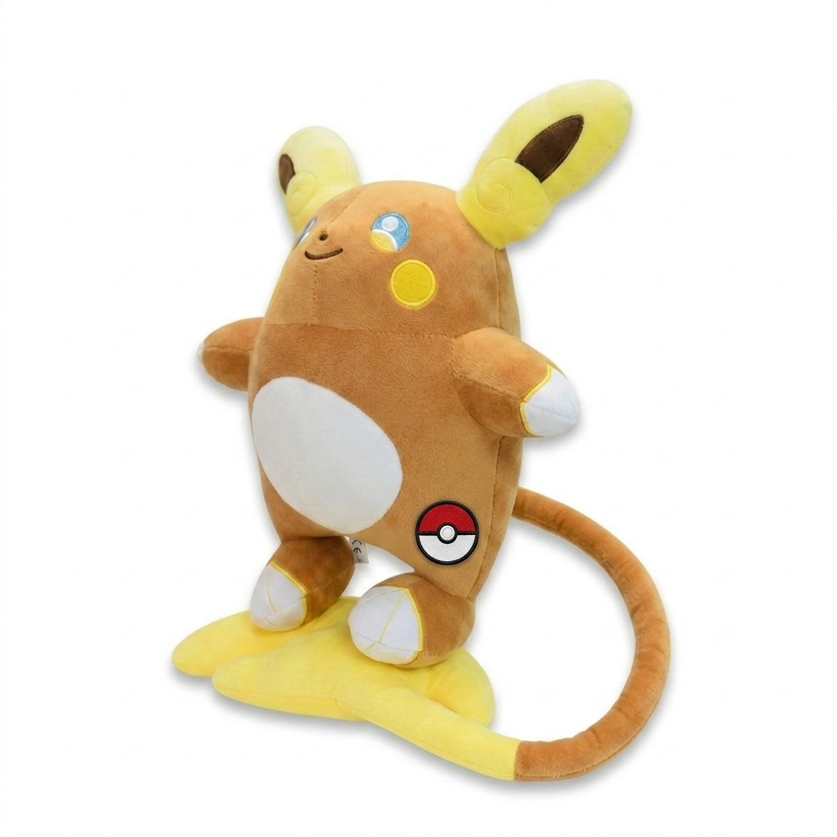 Peluche Raichu avec badge prouvant l'authenticité du produit.
