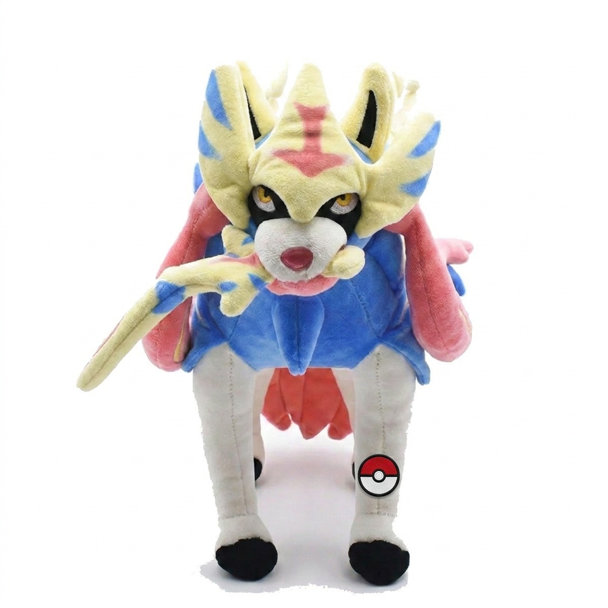 Peluche Zacian avec badge prouvant l'authenticité du produit.