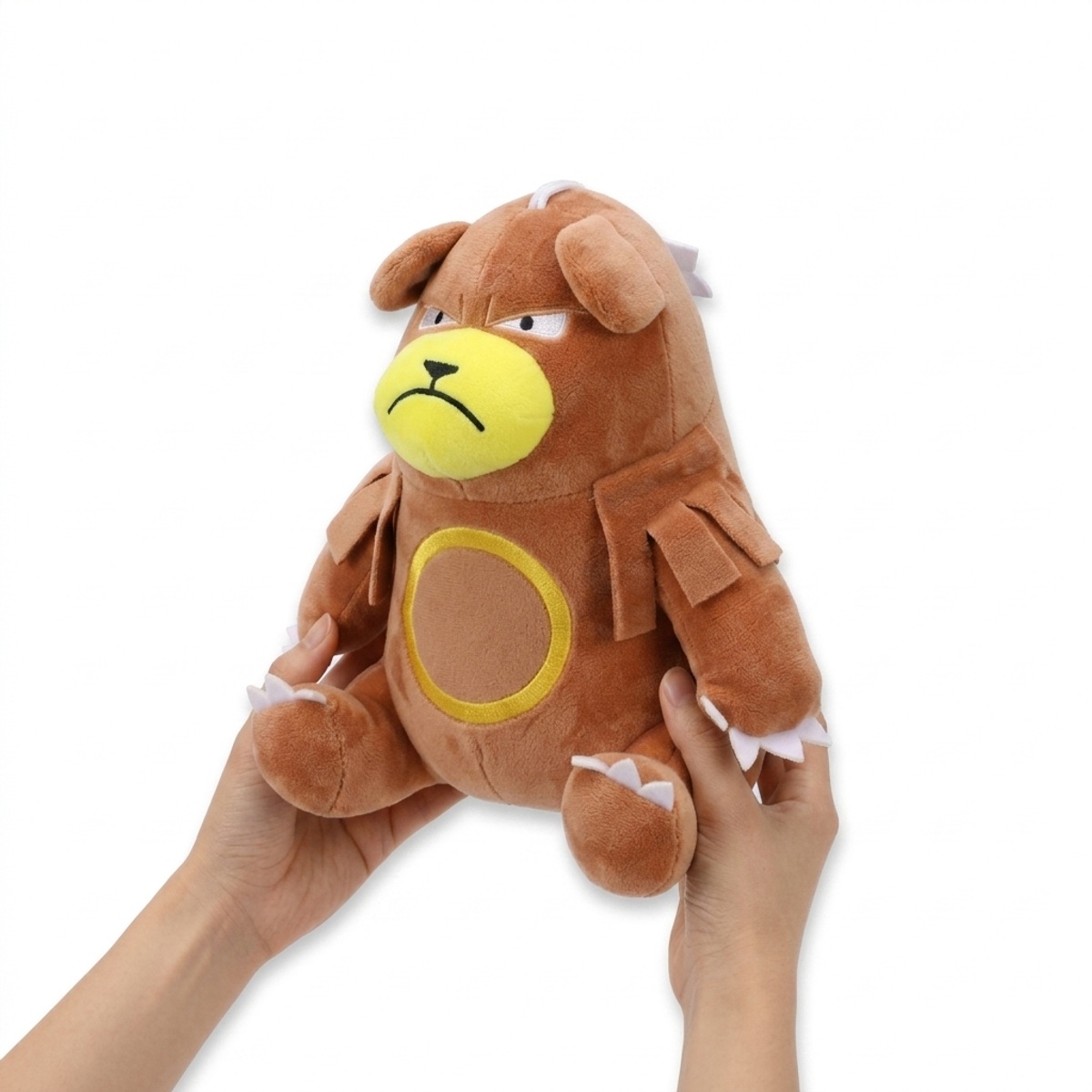 Peluche Ursaring tenue dans les mains